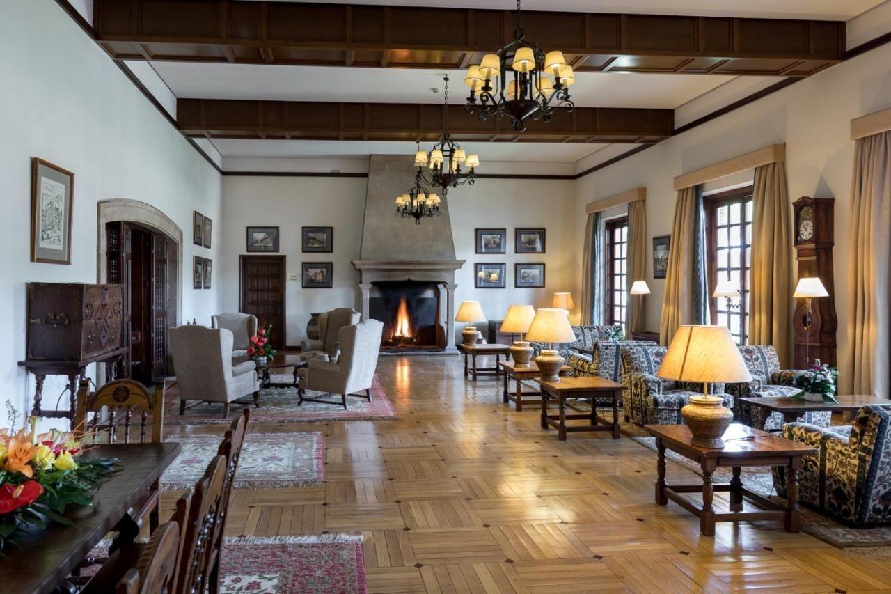 Parador De Tordesillas Esterno foto