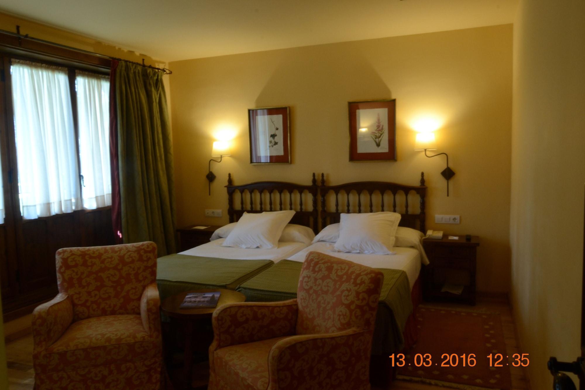 Parador De Tordesillas Esterno foto