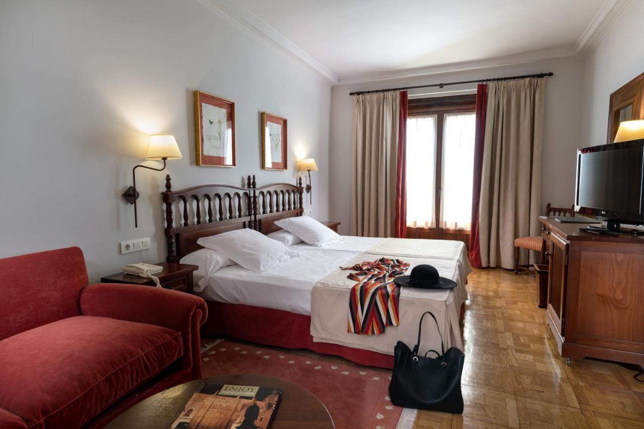 Parador De Tordesillas Esterno foto
